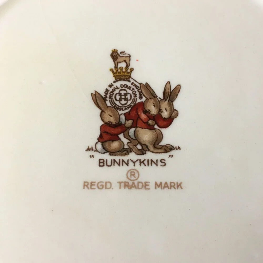 BUNNYKINS Royal Doulton Playful Ticket Booth Scenes England Peter Rabbit Plate